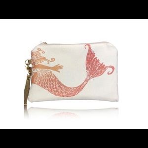 A Maui Day small hand bag.